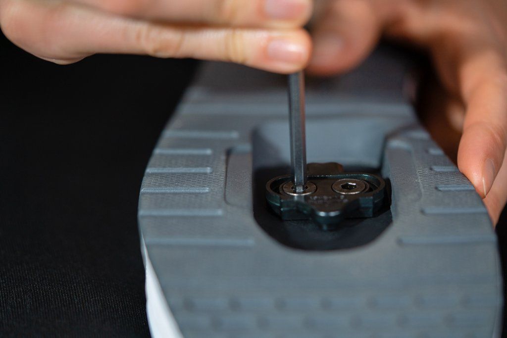 Shimano Indoor Cycling How to install SPD / 2hole cleats